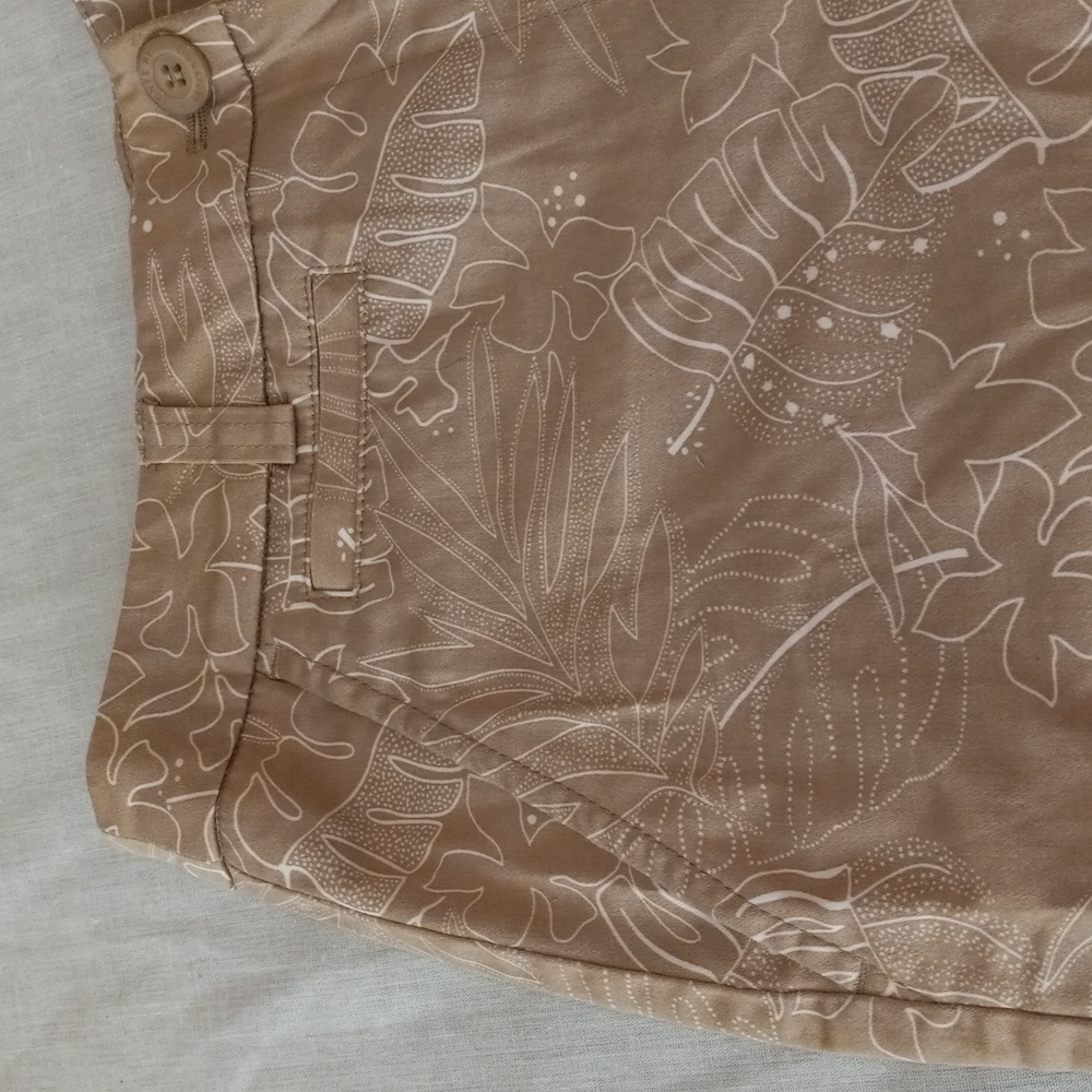 Women's Short - Picture 2 of 11